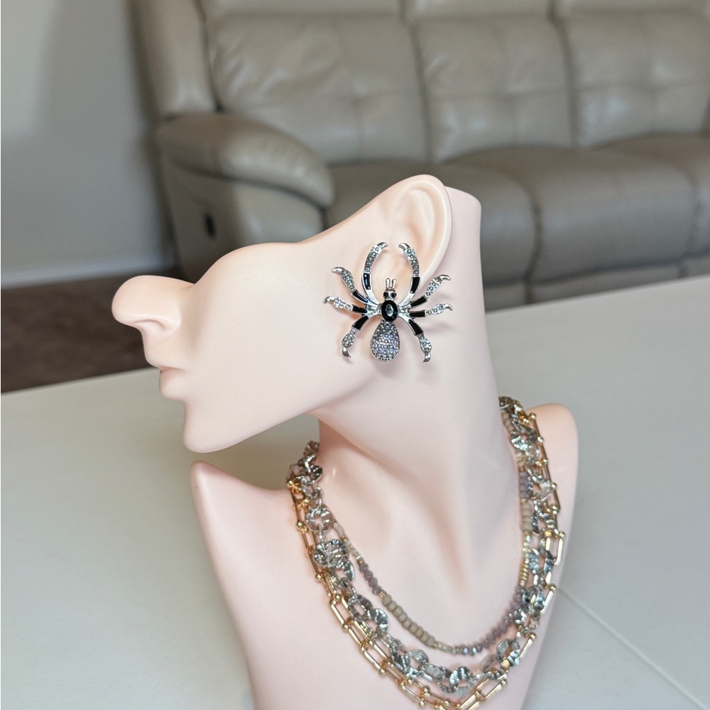 Black Crystal Spider Stud Earrings - Picture 3 of 12